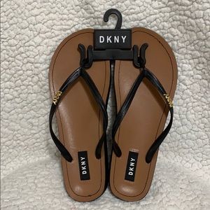 DKNY FLIP FLOP